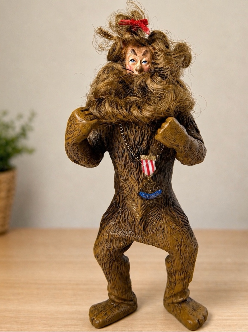 Kurt Adler Wizard of Oz Cowardly Lion Figure 1998 Vintage Courage Medal Lion - Picture 1 of 13